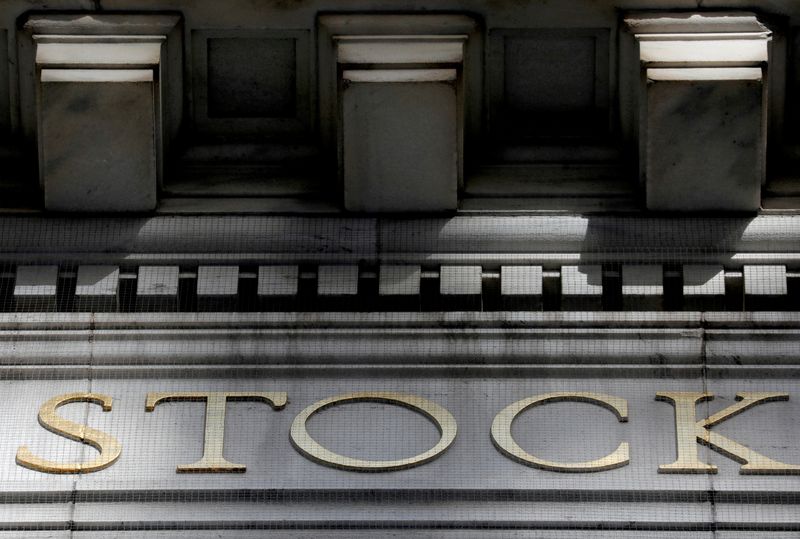 &copy; Reuters. IMAGEN DE ARCHIVO. Vista de la fachada de la Bolsa de Valores de Nueva York (NYSE), en Nueva York, EEUU, Enero 28, 2021. REUTERS/Mike Segar