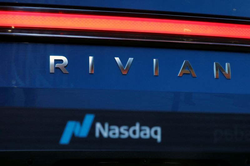 © Reuters. The company logo is seen on a Rivian R1T pickup, the Amazon-backed electric vehicle (EV) maker, as it is parked outside the Nasdaq Market site during the company’s IPO in Times Square in New York City, U.S., November 10, 2021. REUTERS/Brendan McDermid