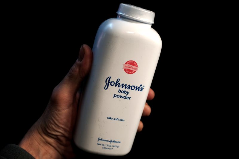 &copy; Reuters. FILE PHOTO: A bottle of Johnson and Johnson Baby Powder is seen in a photo illustration taken in New York, February 24, 2016. REUTERS/Mike Segar/Illustration