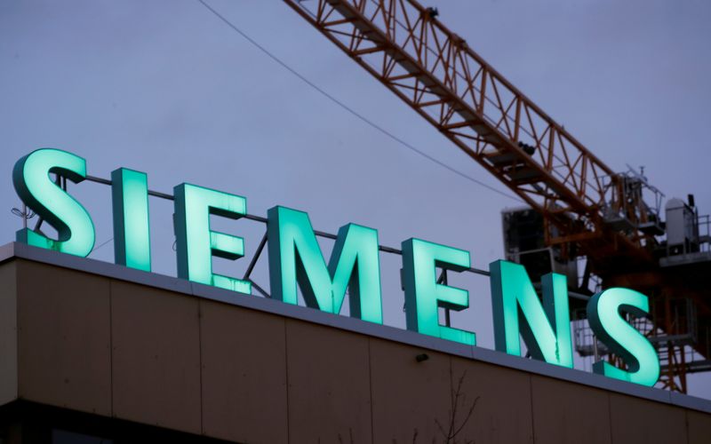 &copy; Reuters. FILE PHOTO: The logo of German industrial group Siemens is seen in Zurich, Switzerland, January 30, 2019.   REUTERS/Arnd Wiegmann/File Photo  GLOBAL BUSINESS WEEK AHEAD