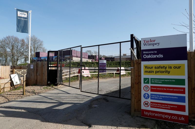&copy; Reuters. FILE PHOTO: A Taylor Wimpey closed building site, as the spread of the coronavirus disease (COVID-19) continues in St Albans, Britain, March 24, 2020. REUTERS/Paul Childs