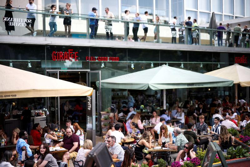 &copy; Reuters. Restaurante em Londres
05/06/2021.
 REUTERS/Henry Nicholls