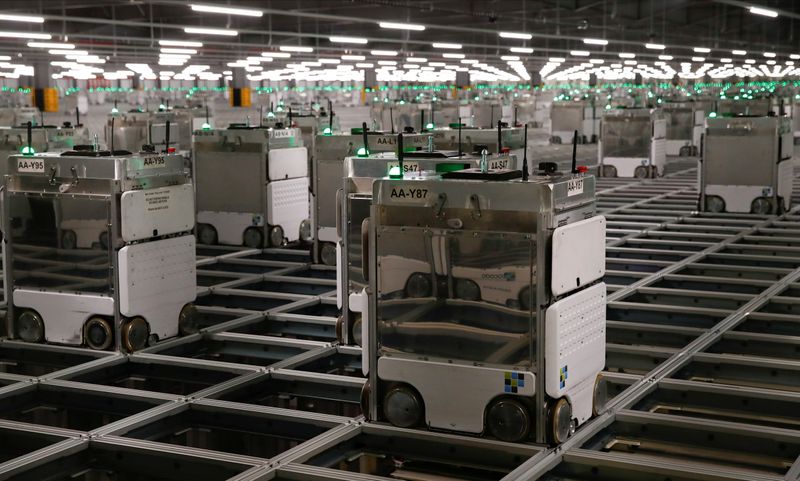 &copy; Reuters. FILE PHOTO: Robots are seen inside the Ocado warehouse in Erith, London, Britain, October 13, 2021. REUTERS/Paul Childs/File Photo