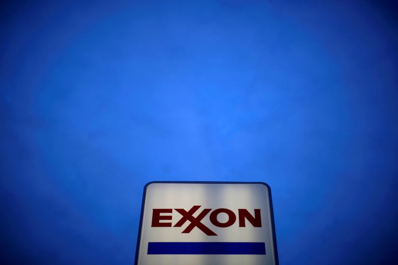 &copy; Reuters. FILE PHOTO: An Exxon sign is seen at a gas station in the Chicago suburb of Norridge, Illinois, U.S., October 27, 2016. REUTERS/Jim Young/File Photo