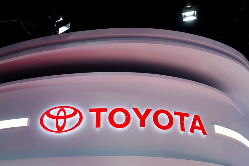 © Reuters. FILE PHOTO: The Toyota logo is seen at a booth during a media day for the Auto Shanghai show in Shanghai, China, April 19, 2021. REUTERS/Aly Song/File Photo