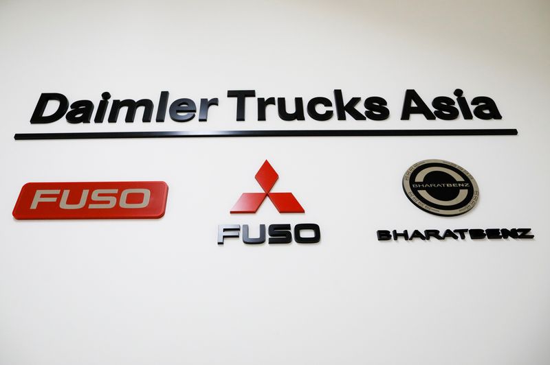 &copy; Reuters. Foto de archivo del logo de Daimler Trucks  Asia
May 18, 2020.  REUTERS/Issei Kato