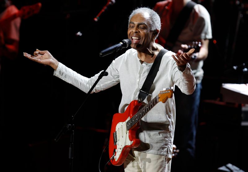 &copy; Reuters. Gilberto Gil durante show no Rio de Janeiro
23/12/2012
REUTERS/Pilar Olivares 