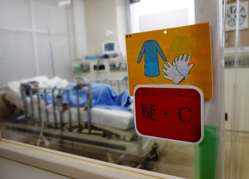 &copy; Reuters. FILE PHOTO: A patient is seen inside the ICU of Seibu Hospital, marked with a sign indicating that he is suspected of having COVID-19, in Yokohama, Japan June 18, 2020. Picture taken on June 18, 2020. REUTERS/Kim Kyung-Hoon