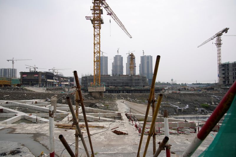 &copy; Reuters. FILE PHOTO: A crane stands at the construction site of Evergrande Cultural Tourism City, a China Evergrande Group project whose construction has halted, in Suzhou's Taicang, Jiangsu province, China October 22, 2021. REUTERS/Aly Song