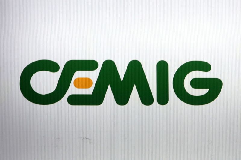 © Reuters. Logotipo da estatal mineira CEMIG, na Bolsa de Valores 
25/07/2019
 REUTERS/Amanda Perobelli