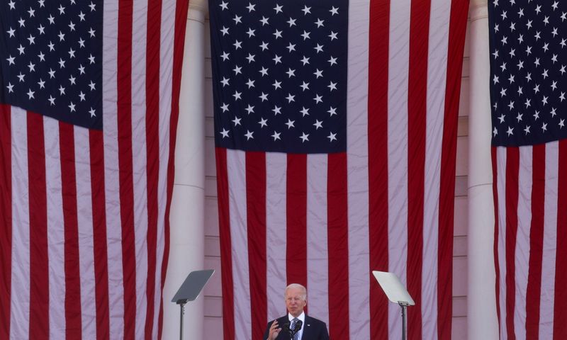 &copy; Reuters. FILE PHOTO: U.S. President Joe Biden delivers remarks at the National Veterans Day Observance at Arlington National Cemetery in Arlington, Virginia, U.S., November 11, 2021. REUTERS/Leah Millis