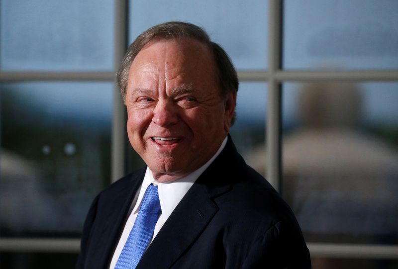 &copy; Reuters. FILE PHOTO: Harold Hamm of Continental Resources introduces himself at a dinner for business leaders hosted by U.S. President Donald Trump at Trump National Golf Club in Bedminster, New Jersey, U.S., August 7, 2018. REUTERS/Leah Millis