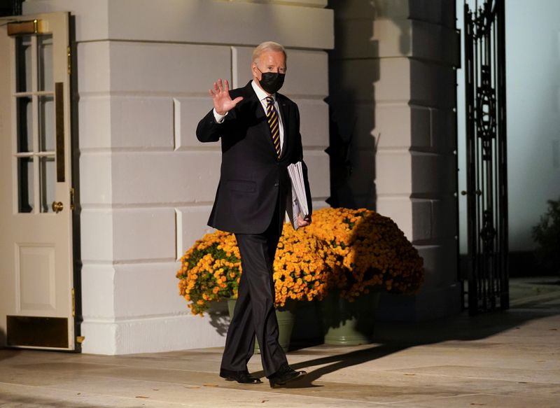 &copy; Reuters. U.S. President Joe Biden departs for Camp David for the weekend from the White House in Washington, U.S., November 12, 2021. REUTERS/Kevin Lamarque