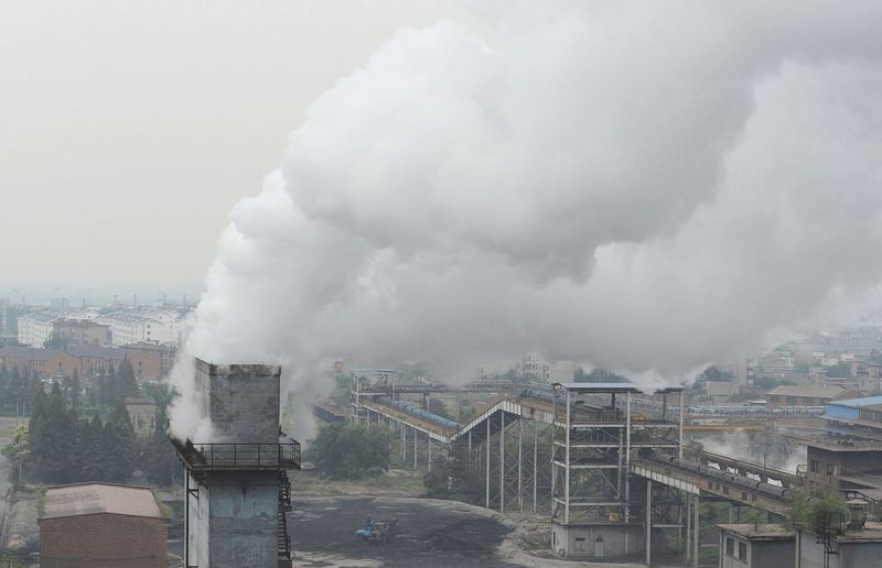 &copy; Reuters. FILE PHOTO: Smoke billows from a chimney at a coking factory in Hefei, Anhui province October 2, 2010. REUTERS/Stringer/File Photo