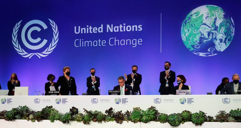 &copy; Reuters. 　国連気候変動枠組み条約第２６回締約国会議（ＣＯＰ２６）は１３日、合意文書を採択し、閉幕した。地球の気温上昇を１．５度に抑える望みを維持し、壊滅的な気候変動を回避すること