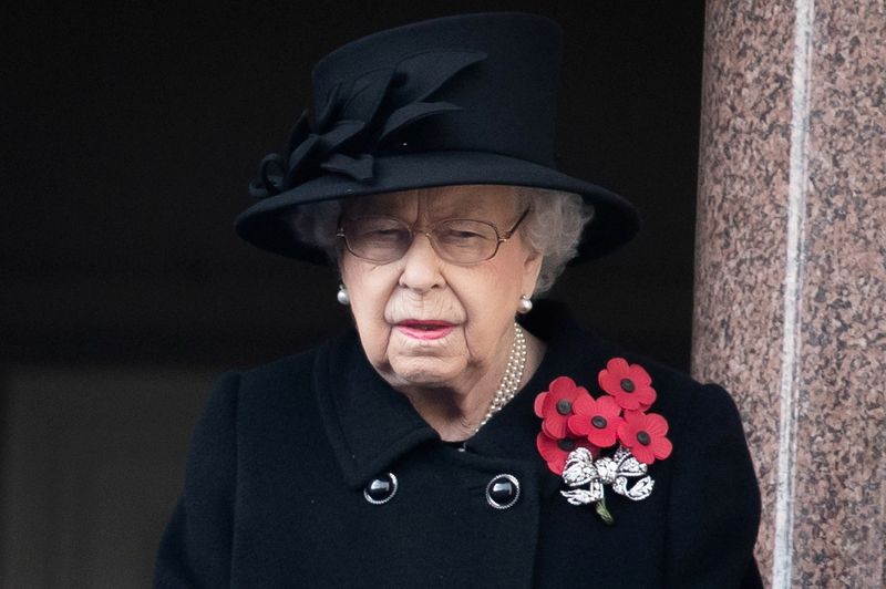 &copy; Reuters. FILE PHOTO: Britain's Queen Elizabeth attends the National Service of Remembrance at The Cenotaph on Whitehall in London, Britain November 8, 2020. Aaron Chown/PA Wire/Pool via REUTERS
