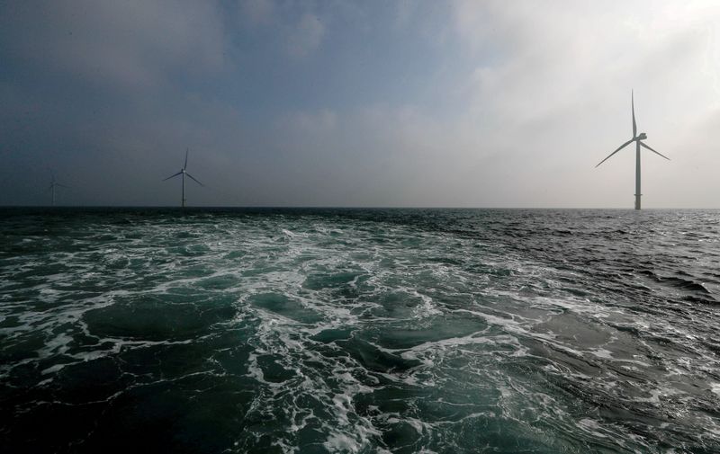 &copy; Reuters. FILE PHOTO: Power-generating windmill turbines are seen at the Eneco Luchterduinen offshore wind farm near Amsterdam, Netherlands September 26, 2017.   REUTERS/Yves Herman/File Photo
