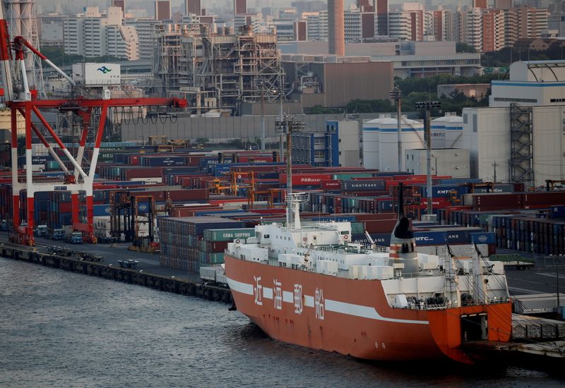 © Reuters. FILE PHOTO: An industrial port is pictured in Tokyo, Japan, May 23, 2019.   REUTERS/Kim Kyung-Hoon