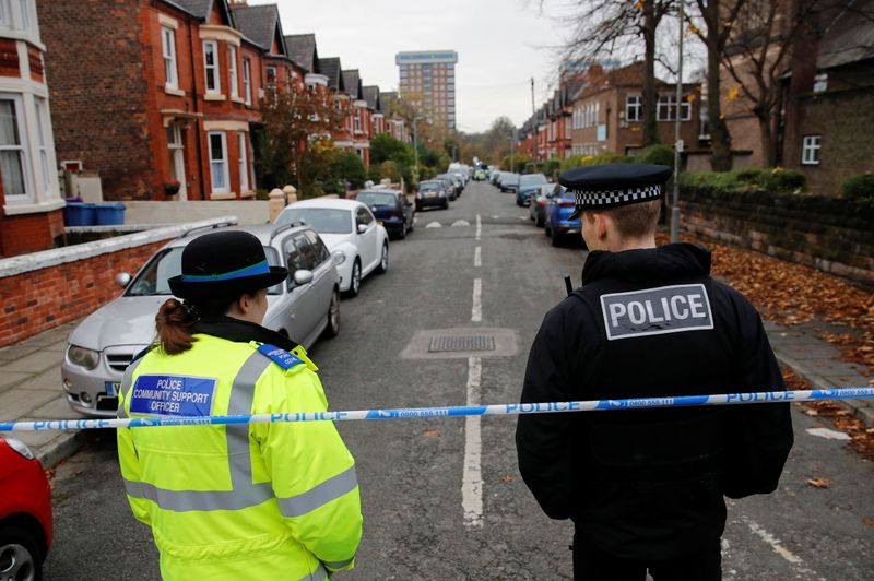 &copy; Reuters. L'explosion d'un taxi survenue dimanche près d'un hôpital de Liverpool, dans le nord de l'Angleterre, est considérée comme un événement terroriste, a annoncé lundi un représentant de la police antiterroriste britannique. /Photo prise le 15 novembr