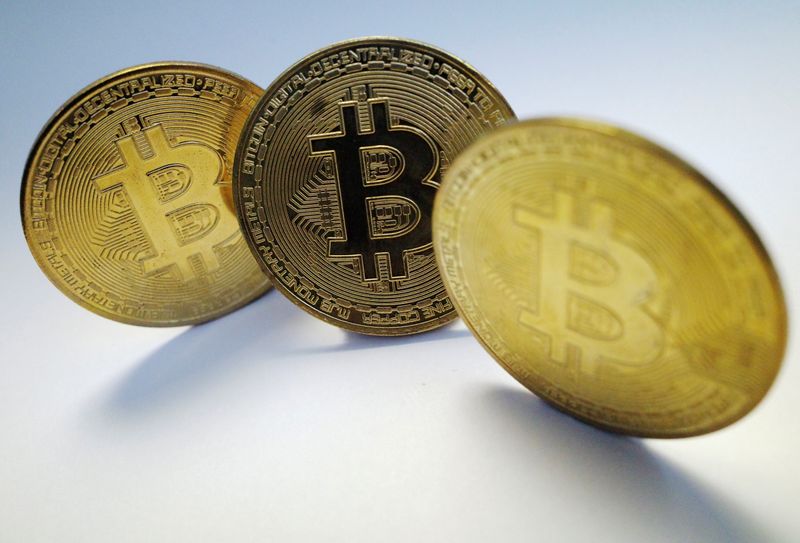 &copy; Reuters. FILE PHOTO: A representation of the virtual cryptocurrency Bitcoin is seen in this picture illustration taken October 19, 2021. REUTERS/Edgar Su/File Photo/File Photo
