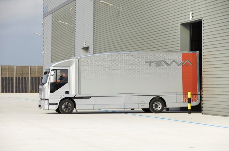 &copy; Reuters. An electric truck made by British startup Tevva is shown in this undated handout photo.  Courtesy of Tevva/Matthew Howell/Handout via REUTERS   