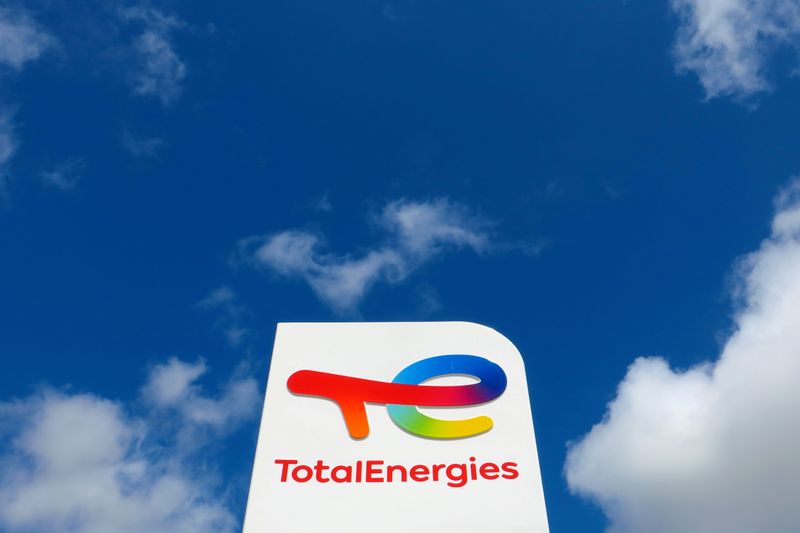 &copy; Reuters. FILE PHOTO: The logo of French oil and gas company TotalEnergies is seen at a petrol station in Ressons, France, August 6, 2021. REUTERS/Pascal Rossignol/File Photo
