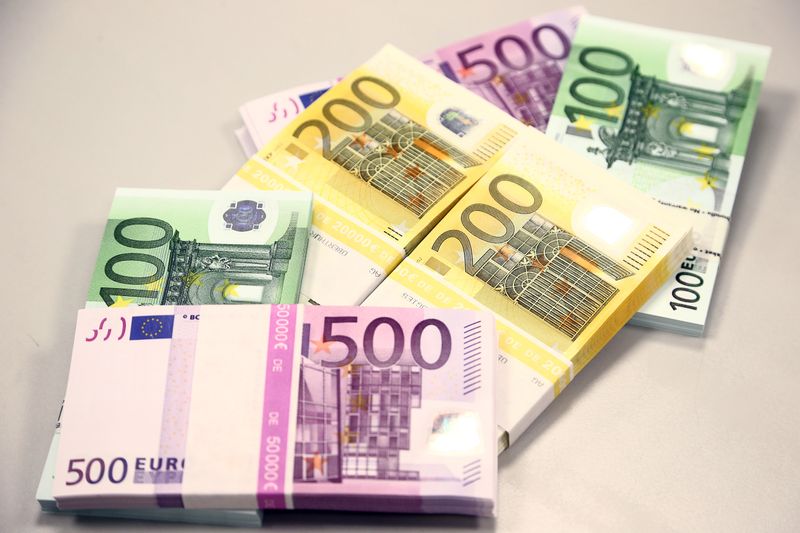 &copy; Reuters. FILE PHOTO: Euro currency bills are pictured at the Croatian National Bank in Zagreb, Croatia, May 21, 2019. Picture taken May 21, 2019. REUTERS/Antonio Bronic