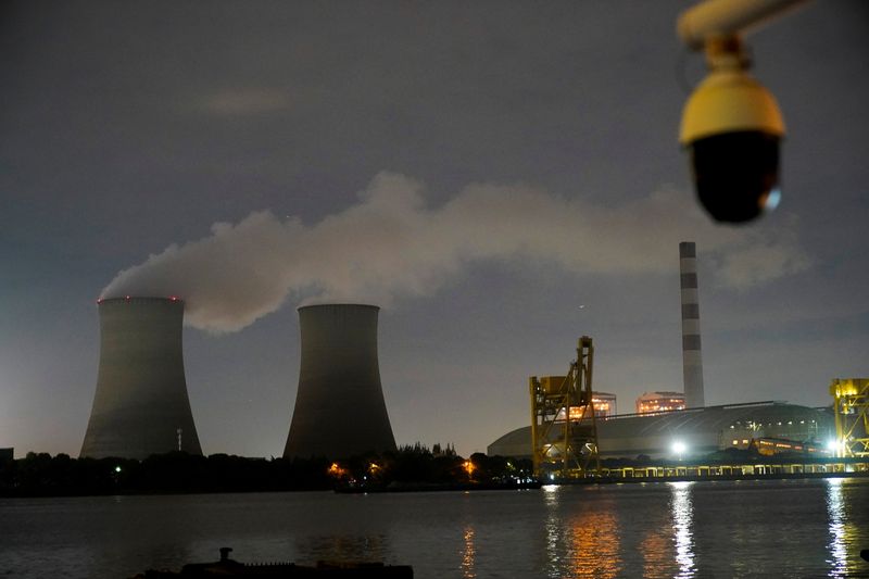 &copy; Reuters. Foto de archivo de una planta alimentada a carbón en Shanghai, China
 Oct 14, 2021. REUTERS/Aly Song/ 
