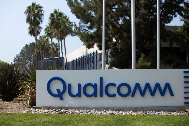 &copy; Reuters. FILE PHOTO: A Qualcomm sign is shown outside one of the company's many buildings in San Diego, California, U.S., September 17, 2020. REUTERS/Mike Blake