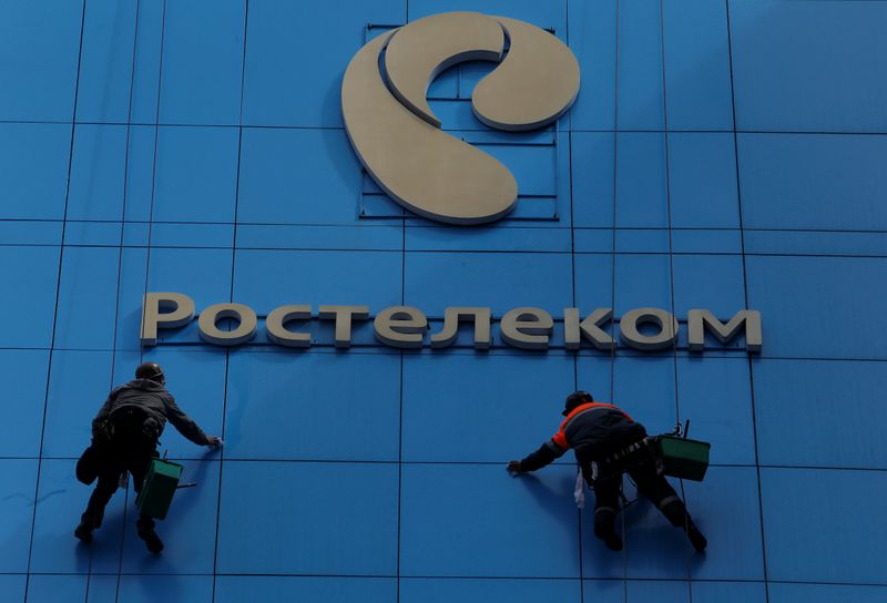 &copy; Reuters. Workers wash the windows of an office building with the logo of Russia's telecoms operator Rostelecom in Moscow, Russia, May 7, 2017. Picture taken May 7, 2017. REUTERS/Sergei Karpukhin