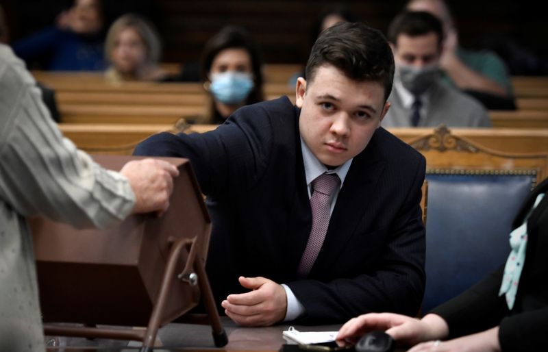 © Reuters. Kyle Rittenhouse pulls numbers of jurors out of a tumbler during his trail at the Kenosha County Courthouse in Kenosha, Wisconsin, U.S., November 16, 2021. Sean Krajacic/ Pool via REUTERS