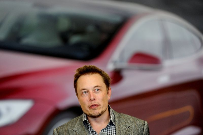 &copy; Reuters. FILE PHOTO: Tesla Chief Executive Office Elon Musk speaks at his company's factory in Fremont, California, June 22, 2012, as the car company began delivering its Model S electric sedan. REUTERS/Noah Berger