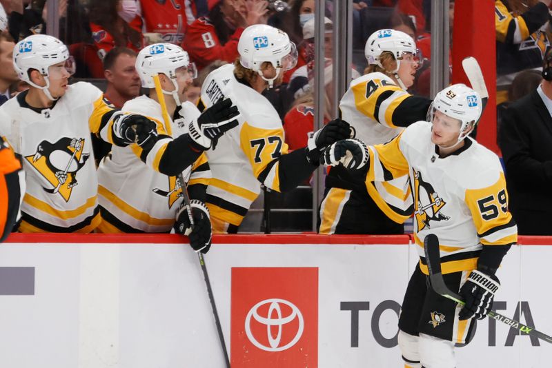 &copy; Reuters. Nov 14, 2021; Washington, District of Columbia, USA; Pittsburgh Penguins left wing Jake Guentzel (59) celebrates with teammates after scoring a goal against the Washington Capitals during the first period at Capital One Arena. Mandatory Credit: Geoff Burk