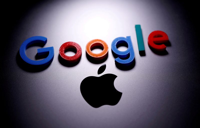 © Reuters. FILE PHOTO: A 3D printed Google logo is placed on the Apple Macbook in this illustration taken April 12, 2020. REUTERS/Dado Ruvic/Illustration