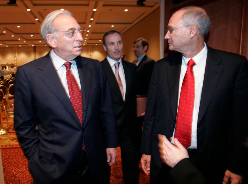 © Reuters. FILE PHOTO: The Trian Group's Nelson Peltz (L), Edward Garden (C) and Peter May leave the H.J. Heinz Co. annual shareholder's meeting in Pittsburgh, Pennsylvania August 16, 2006. REUTERS/Jason Cohn 