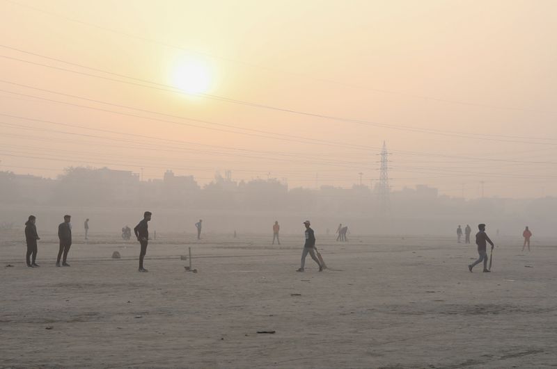 More kids in hospital, schools shut as smog smothers Delhi