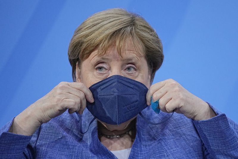&copy; Reuters. FILE PHOTO: German Chancellor Angela Merkel wears her protective mask after a news conference following a meeting with the leaders of the country's 16 federal states to discuss COVID-19 measurements in Berlin, Germany, June 10, 2021.   Michael Kappeler/Po