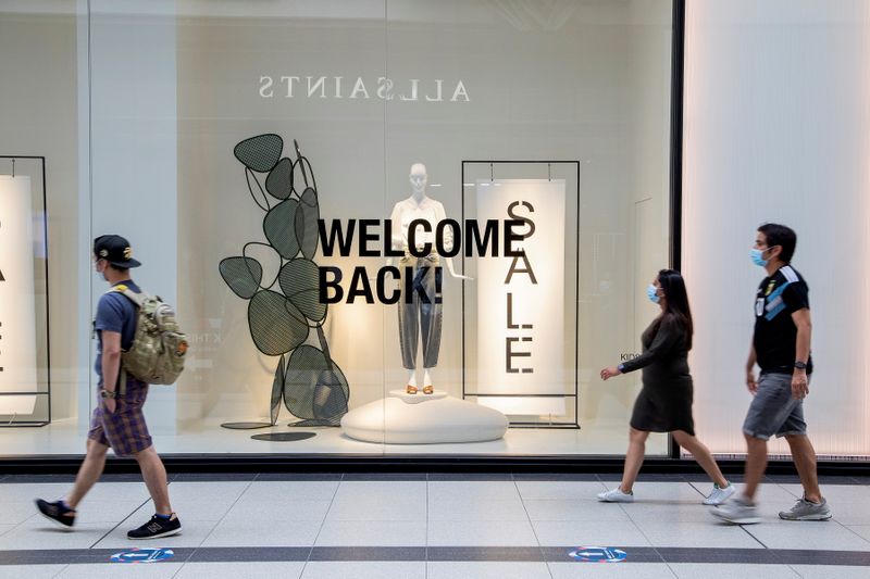 &copy; Reuters. FILE PHOTO: People walk in the Eaton Centre shopping mall, as the provincial phase 2 of reopening from the coronavirus disease (COVID-19) restrictions begins in Toronto, Ontario, Canada June 24, 2020. REUTERS/Carlos Osorio/File Photo