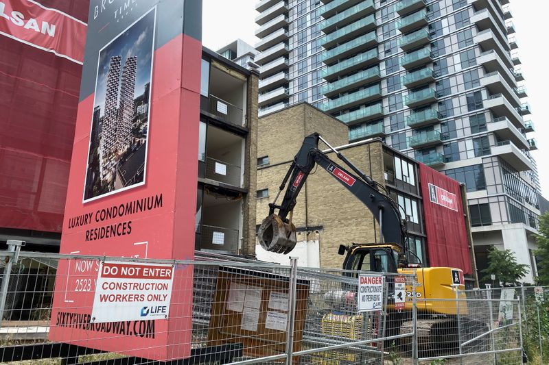 &copy; Reuters. FILE PHOTO: Apartment blocks of affordable housing, used until recently as a temporary emergency shelter, are demolished to make way for luxury condominiums in midtown Toronto, Ontario, Canada July 13, 2021.  REUTERS/Chris Helgren