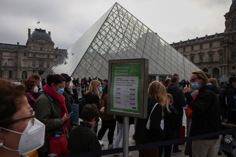 &copy; Reuters. La France a enregistré plus de 20.000 contaminations par le coronavirus en 24 heures pour la première fois depuis le 25 août, montrent les données publiées mercredi par Santé publique France (SPF). /Photo prise le 25 octobre 2021/REUTERS/Kevin Coomb