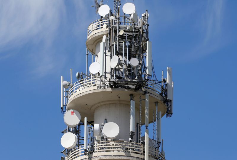 © Reuters. FILE PHOTO: Mobile telecom transmitter relays and antenna are pictured in Bordeaux, April 29, 2019. REUTERS/Regis Duvignau