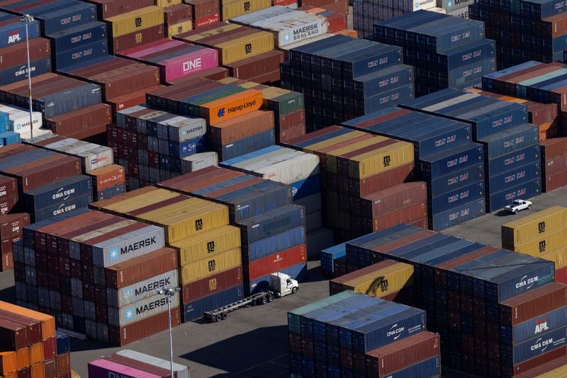 &copy; Reuters. FILE PHOTO: Shipping containers are seen at the container terminal of the port of Oakland, California, U.S., October 28, 2021. REUTERS/Carlos Barria