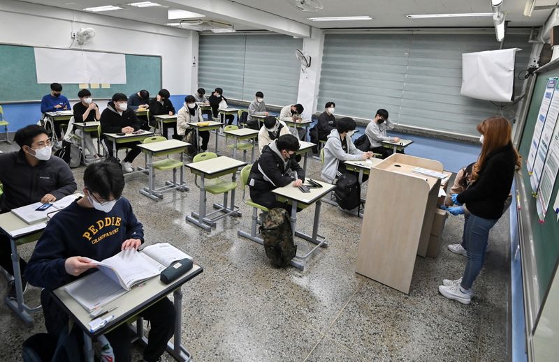 Thousands of S.Koreans take gruelling college exam in pandemic's shadow