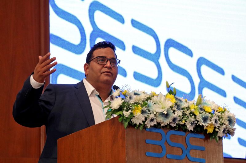 &copy; Reuters. Paytm founder and CEO Vijay Shekhar Sharma delivers a speech during his company's IPO listing ceremony at the Bombay Stock Exchange (BSE) in Mumbai, India, November 18, 2021. REUTERS/Niharika Kulkarni