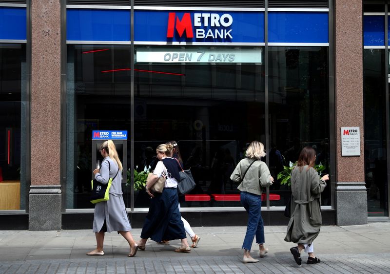 © Reuters. FILE PHOTO: People walk past a Metro Bank in London, Britain, May 22, 2019. REUTERS/Hannah McKay/File Photo
