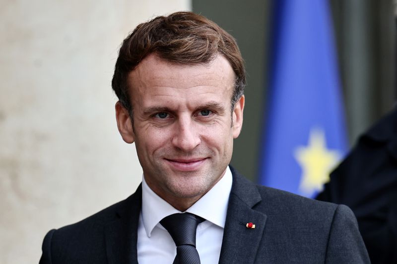 &copy; Reuters. Le président Emmanuel Macron a annoncé jeudi la mise en place d'une application de signalement contre le harcèlement scolaire ainsi qu'une modification de la loi encadrant le contrôle parental sur les appareils électroniques utilisés par les enfants
