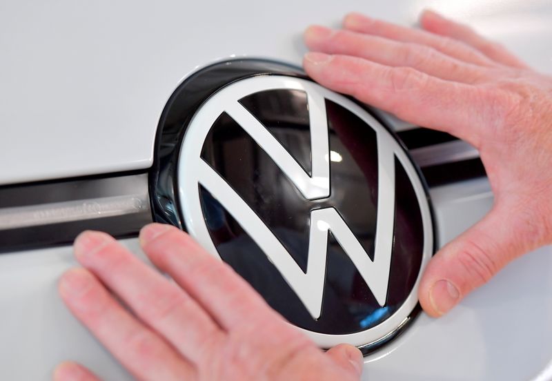 &copy; Reuters. FILE A technician fixes a VW sign in the assembly line of German carmaker Volkswagen's electric ID. 3 car in Dresden, Germany, June 8, 2021. REUTERS/Matthias Rietschel