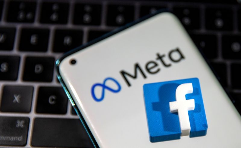 &copy; Reuters. FILE PHOTO: A smartphone with Meta logo and a 3D printed Facebook logo is placed on a laptop keyboard in this illustration taken October 28, 2021. REUTERS/Dado Ruvic/Illustration/File Photo