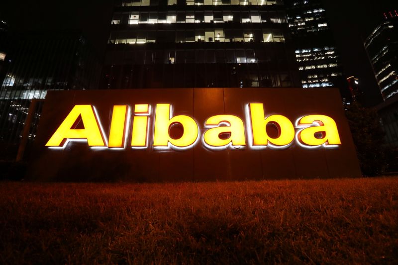 &copy; Reuters. The logo of Alibaba Group is lit up at its office building in Beijing, China August 9, 2021. REUTERS/Tingshu Wang