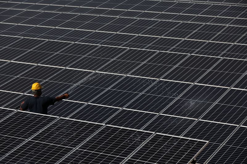 © Reuters. Placas de captação de energia solar em Manaus (AM)
23/08/2021
REUTERS/Bruno Kelly